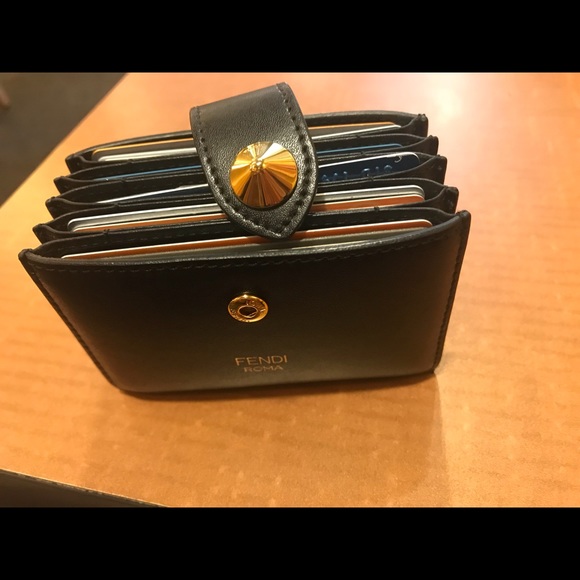 ❌SOLD❌Fendi Accordion Card Case - Picture 2 of 8